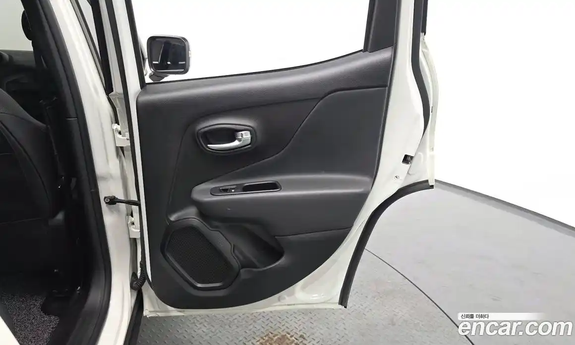 Jeep Renegade 2021 2.4 Автомат в Москве № 583159, фото 19