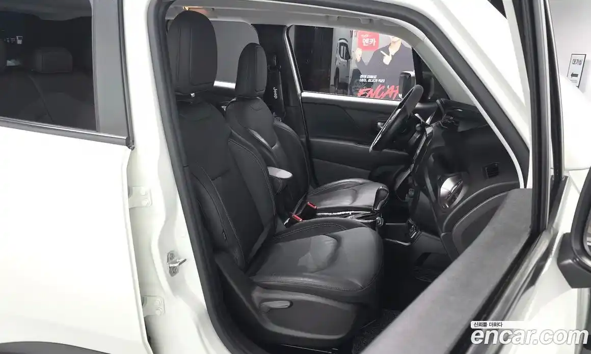 Jeep Renegade 2021 2.4 Автомат в Москве № 583159, фото 9