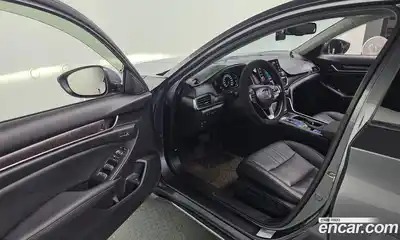 Honda Accord 2020 2.0 Автомат в Москве № 584616, миниатюра 11