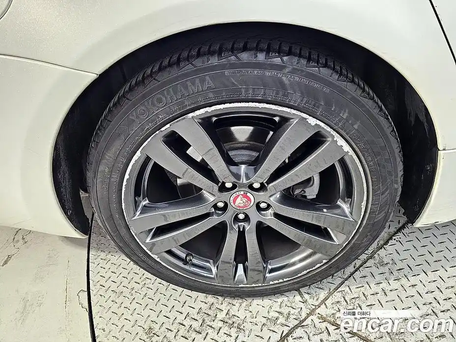 Jaguar XJ 2015 3.0 Автомат в Москве № 585366, фото 20