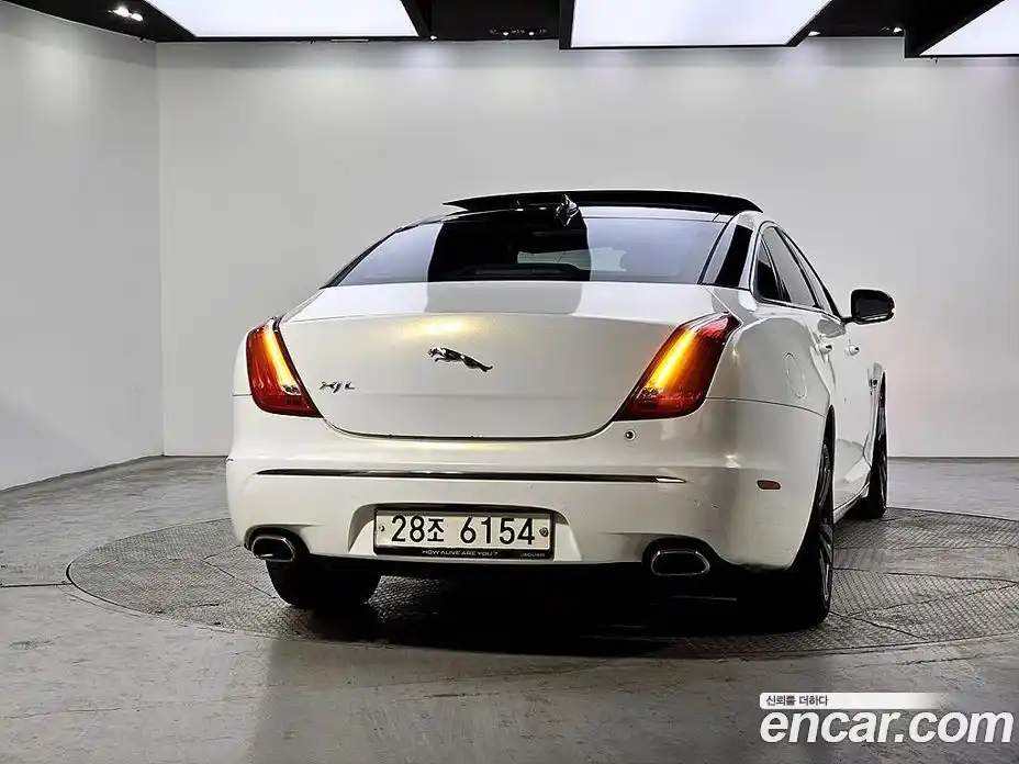 Jaguar XJ 2015 3.0 Автомат в Москве № 585366, фото 3