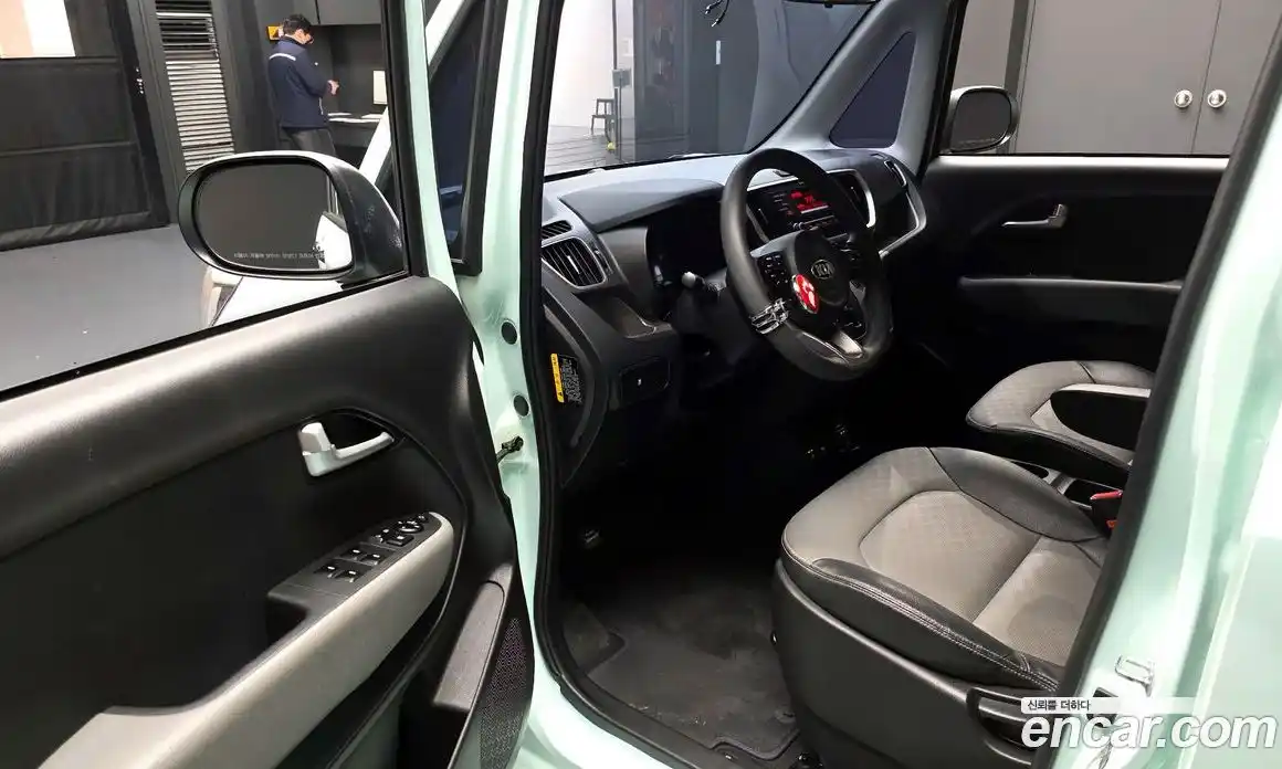 Kia Ray 2021 1.0 Автомат в Москве № 587579, фото 10