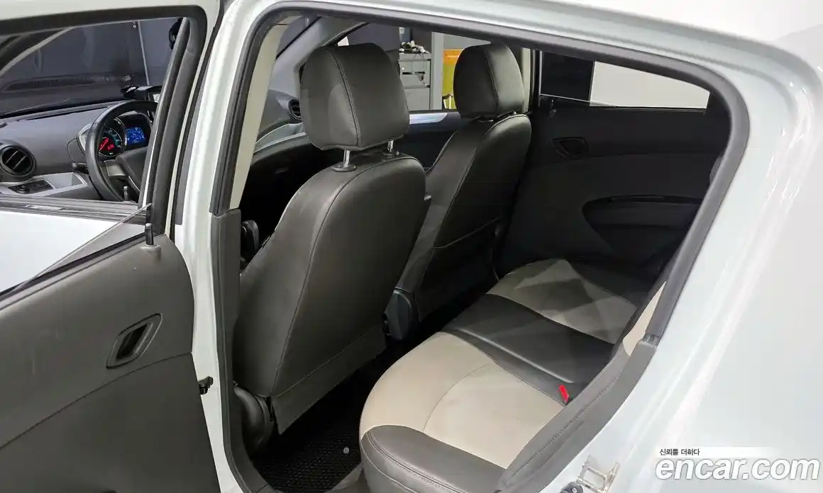 Chevrolet Spark 2014 1.0 Автомат в Москве № 589985, фото 11