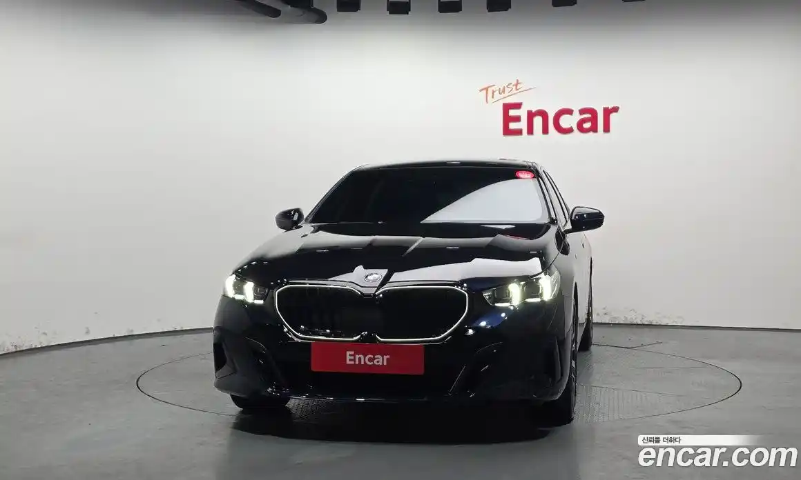 BMW 5-Series 2025 2.0 Автомат в Москве № 590640, фото 3