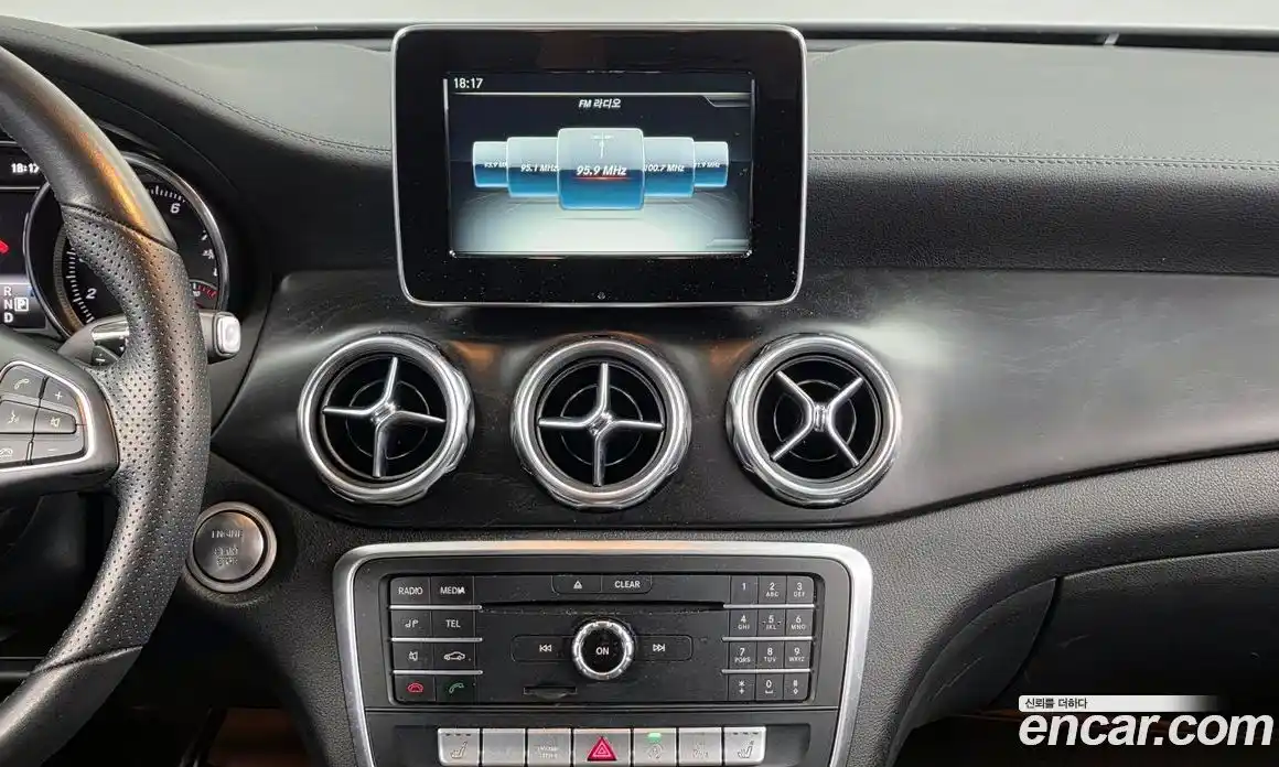 Mercedes-Benz GLA-Class 2018 2.0 Автомат в Москве № 592708, фото 14