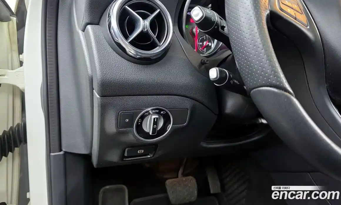 Mercedes-Benz GLA-Class 2018 2.0 Автомат в Москве № 592708, фото 16