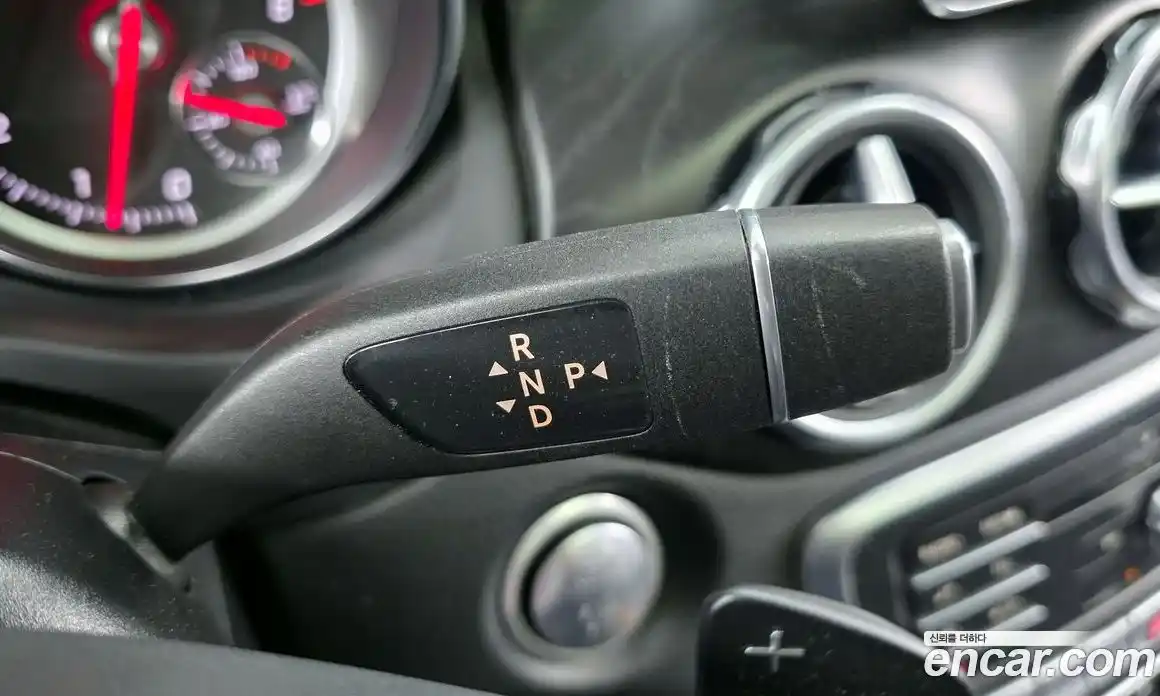 Mercedes-Benz GLA-Class 2018 2.0 Автомат в Москве № 592708, фото 9