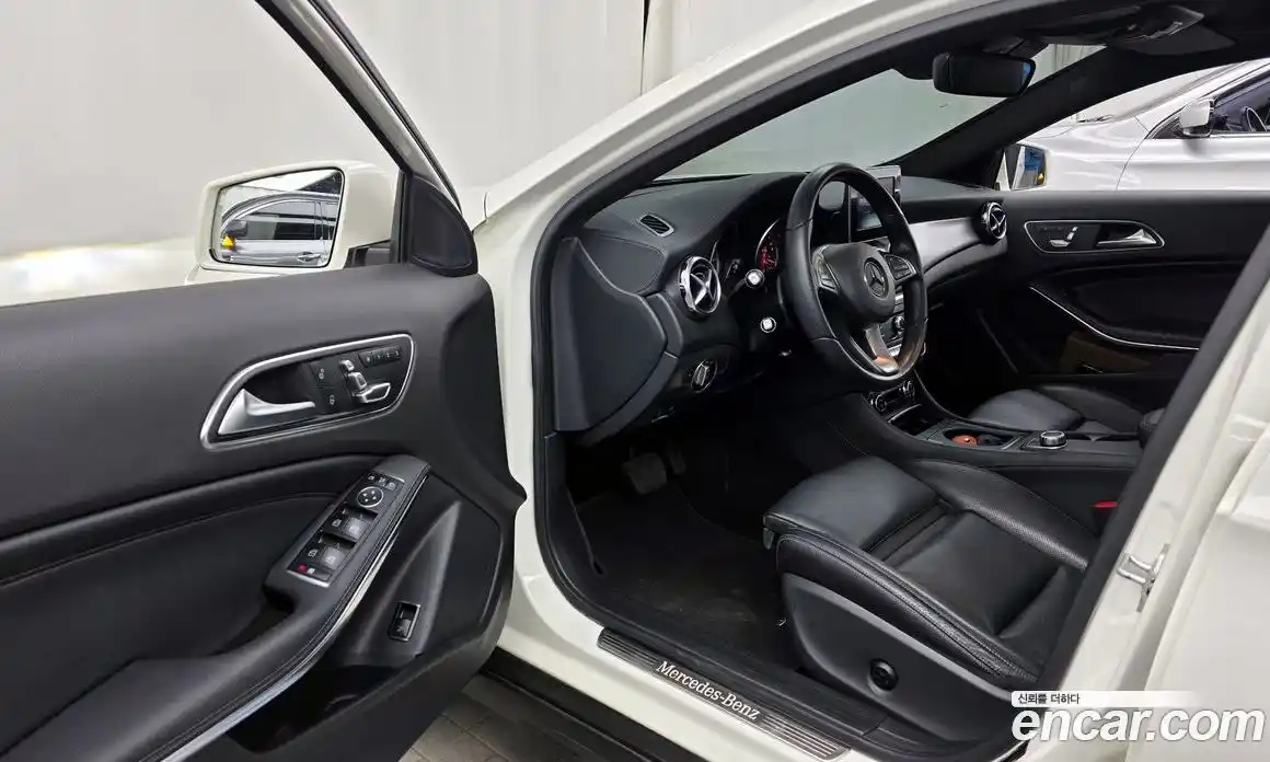Mercedes-Benz GLA-Class 2018 2.0 Автомат в Москве № 592708, фото 10