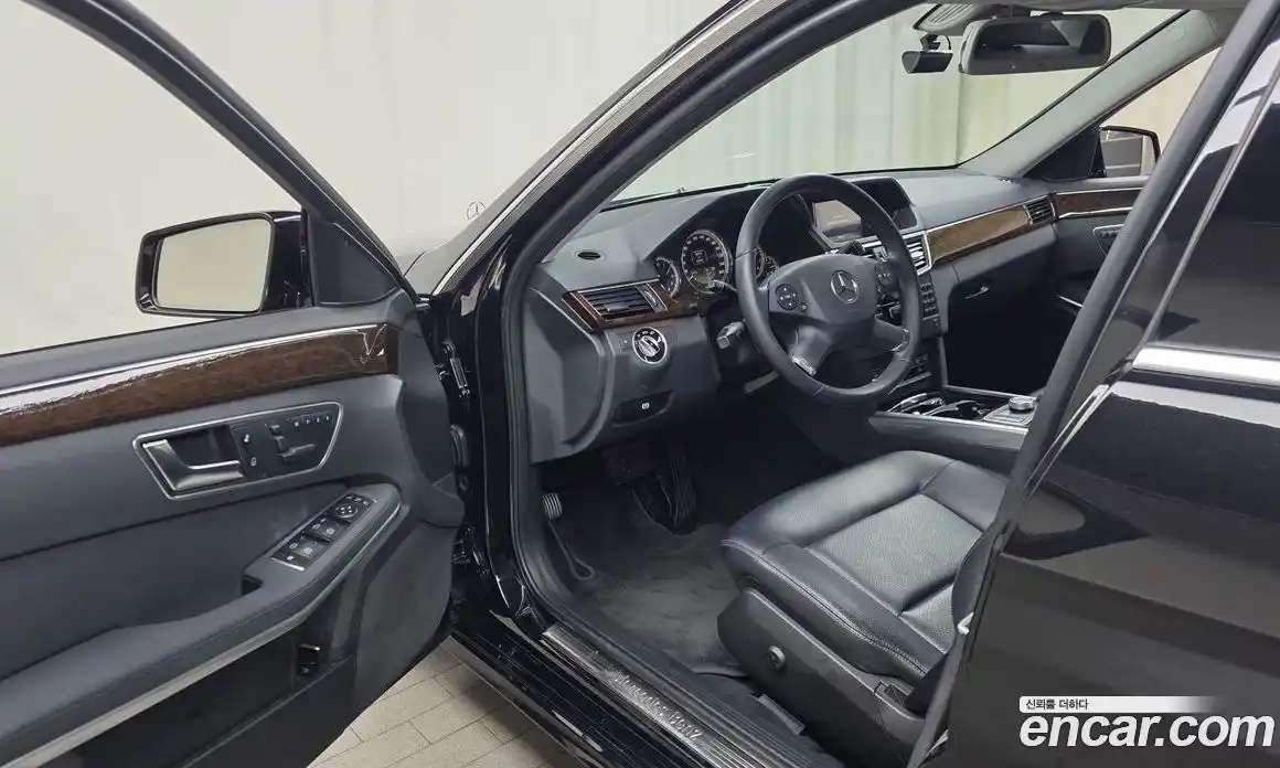 Mercedes-Benz E-Class 2012 1.8 Автомат в Москве № 592712, фото 10