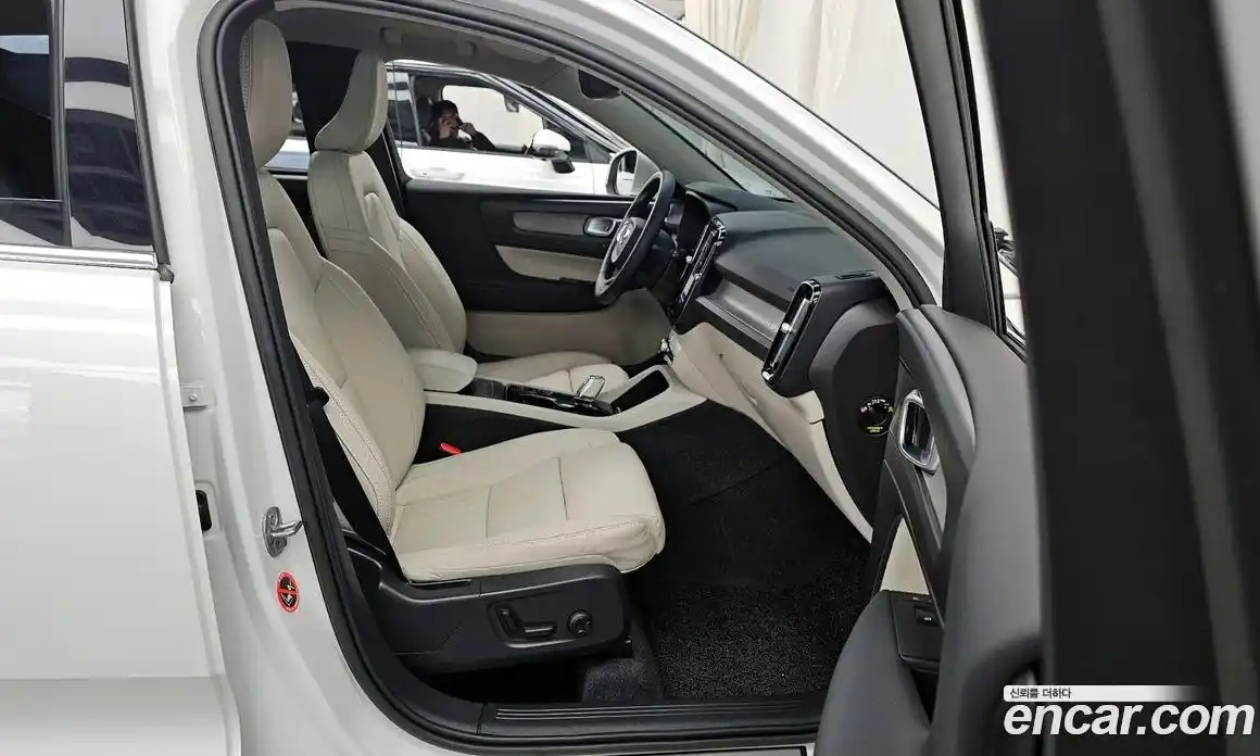 Volvo XC40 2023 2.0 Автомат в Москве № 593693, фото 11