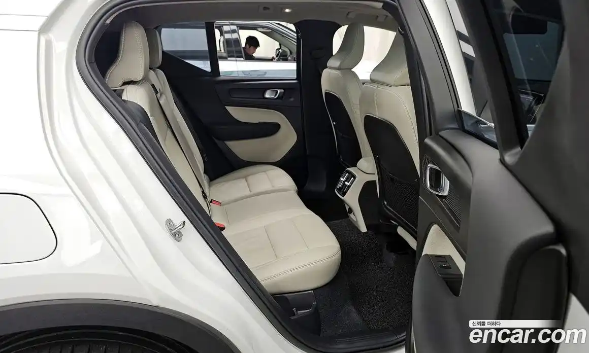 Volvo XC40 2023 2.0 Автомат в Москве № 593693, фото 12