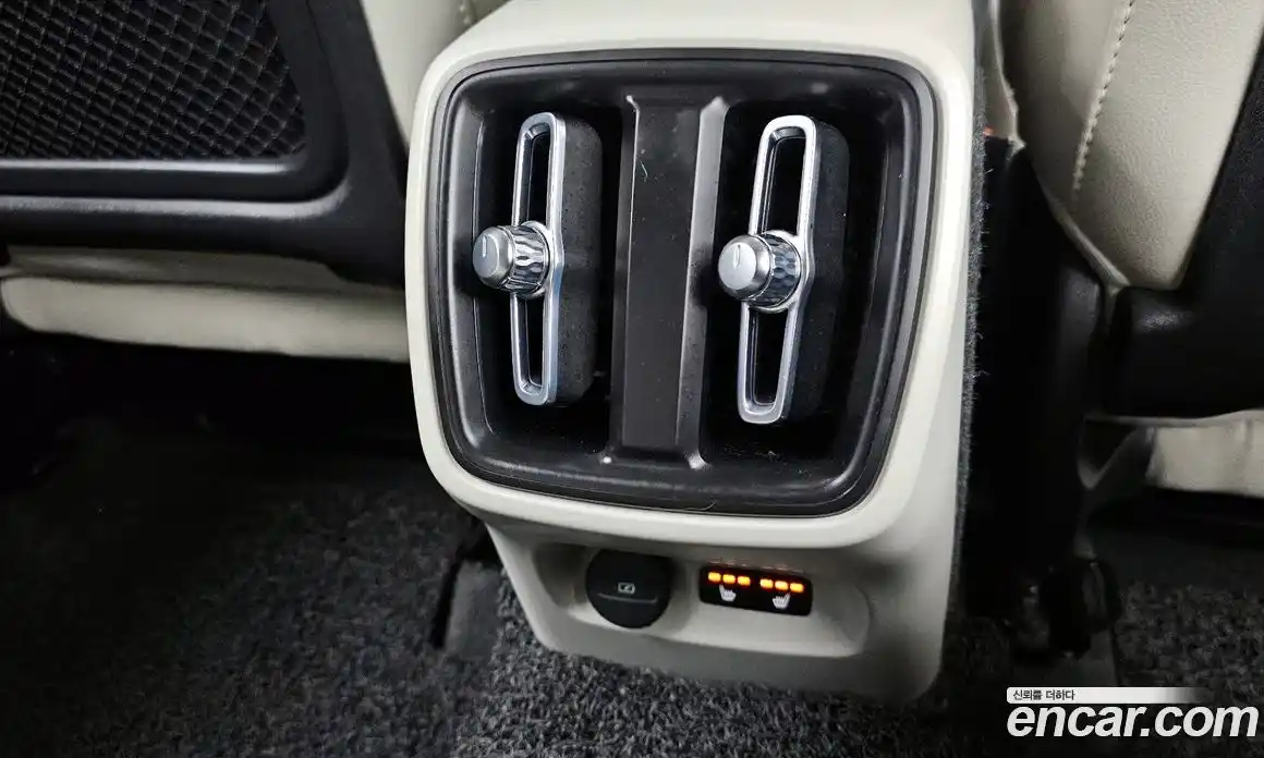 Volvo XC40 2023 2.0 Автомат в Москве № 593693, фото 19