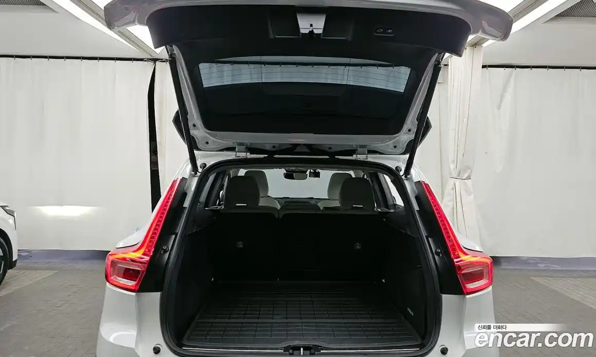 Volvo XC40 2023 2.0 Автомат в Москве № 593693, фото 20