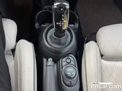 Mini Cooper Convertible 2023 2.0 Автомат в Москве № 595259, миниатюра 7