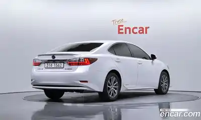 Lexus ES 2018 2.5 Автомат в Москве № 595524, миниатюра 2