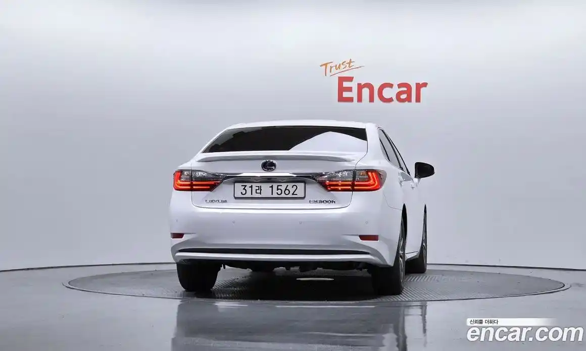 Lexus ES 2018 2.5 Автомат в Москве № 595524, фото 4