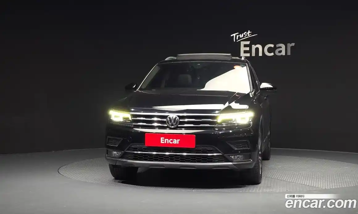 Volkswagen Tiguan 2020 2.0 Автомат в Москве № 595598, фото 3