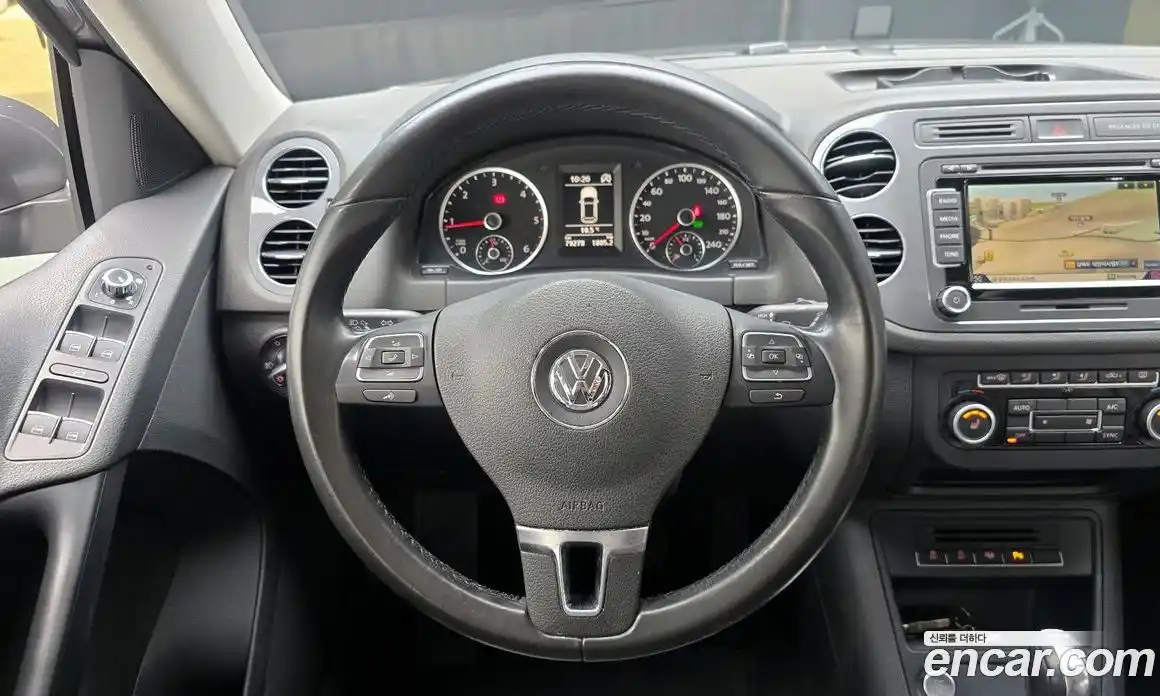 Volkswagen Tiguan 2014 2.0 Автомат в Москве № 595614, фото 14