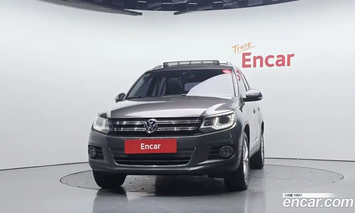 Volkswagen Tiguan 2014 2.0 Автомат в Москве № 595614, фото 3
