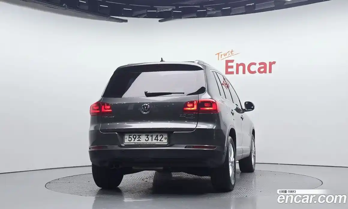 Volkswagen Tiguan 2014 2.0 Автомат в Москве № 595614, фото 4