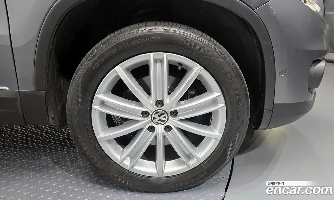 Volkswagen Tiguan 2014 2.0 Автомат в Москве № 595614, фото 5