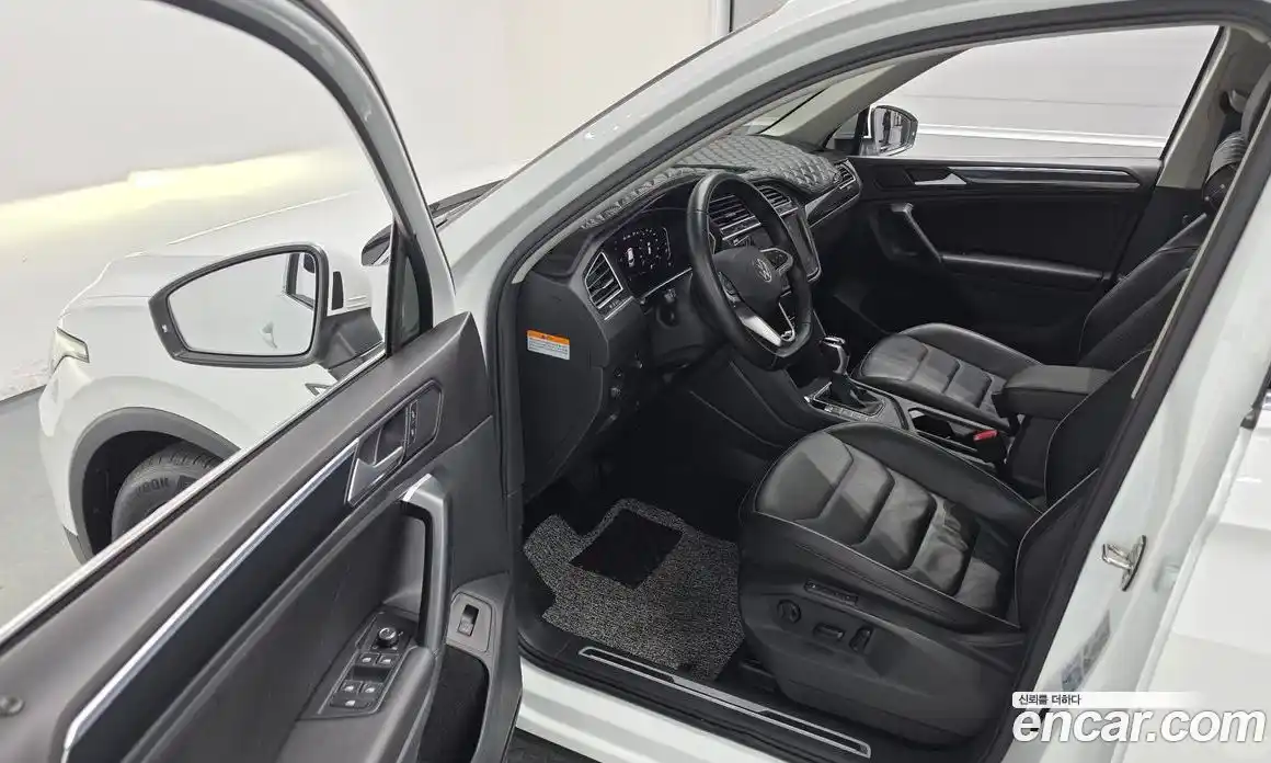 Volkswagen Tiguan 2021 2.0 Автомат в Москве № 595647, фото 11