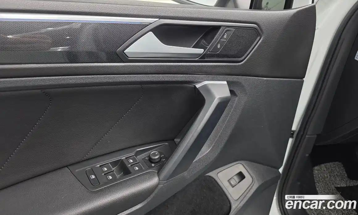 Volkswagen Tiguan 2021 2.0 Автомат в Москве № 595647, фото 18