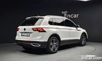 Volkswagen Tiguan 2021 2.0 Автомат в Москве № 595647, миниатюра 2