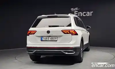 Volkswagen Tiguan 2021 2.0 Автомат в Москве № 595647, миниатюра 4