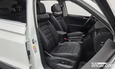 Volkswagen Tiguan 2021 2.0 Автомат в Москве № 595647, миниатюра 10