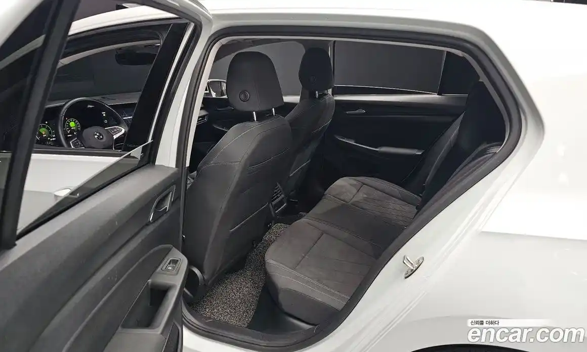 Volkswagen Golf 2022 2.0 Автомат в Москве № 595655, фото 12