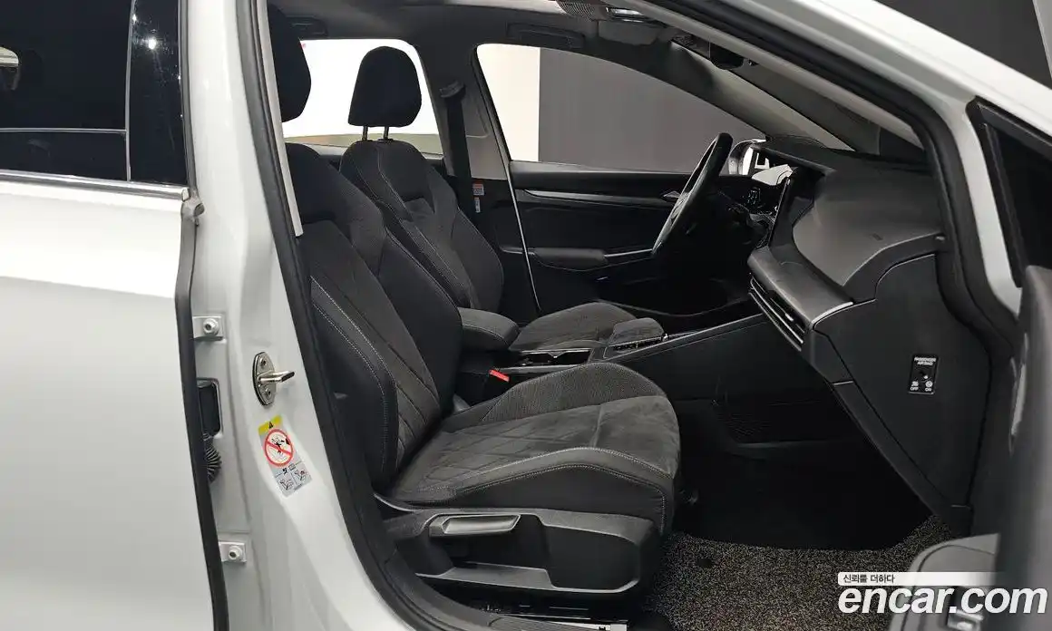 Volkswagen Golf 2022 2.0 Автомат в Москве № 595655, фото 10