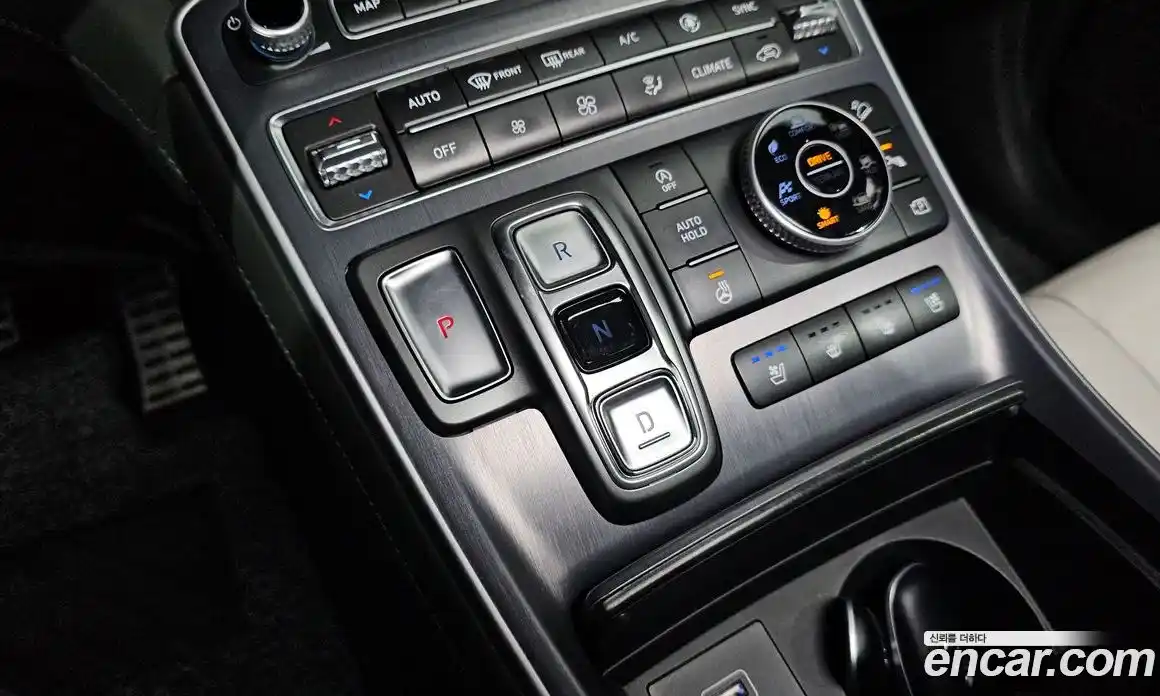 Hyundai Santa Fe 2023 2.2 Автомат в Москве № 608725, фото 9