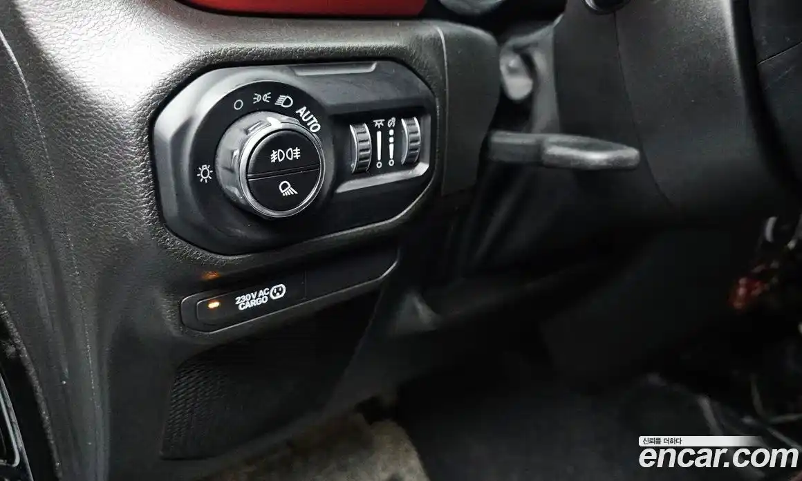 Jeep Gladiator 2023 3.6 Автомат в Москве № 608755, фото 19