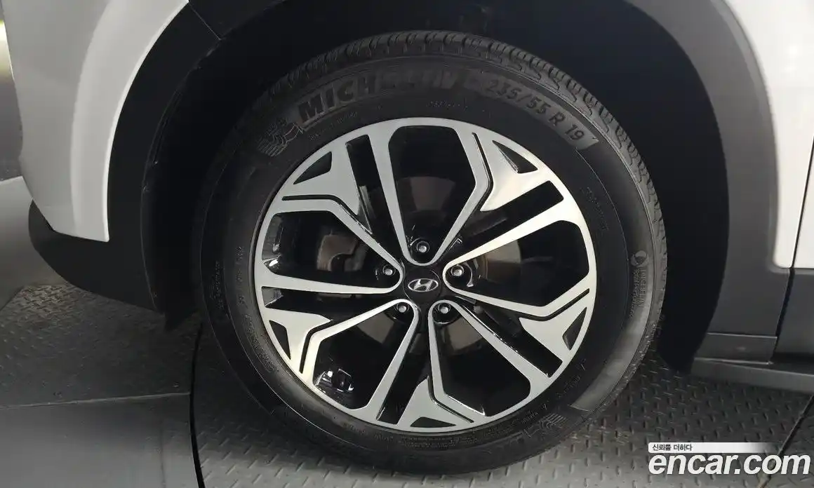 Hyundai Santa Fe 2019 2.0 Автомат в Москве № 608983, фото 5