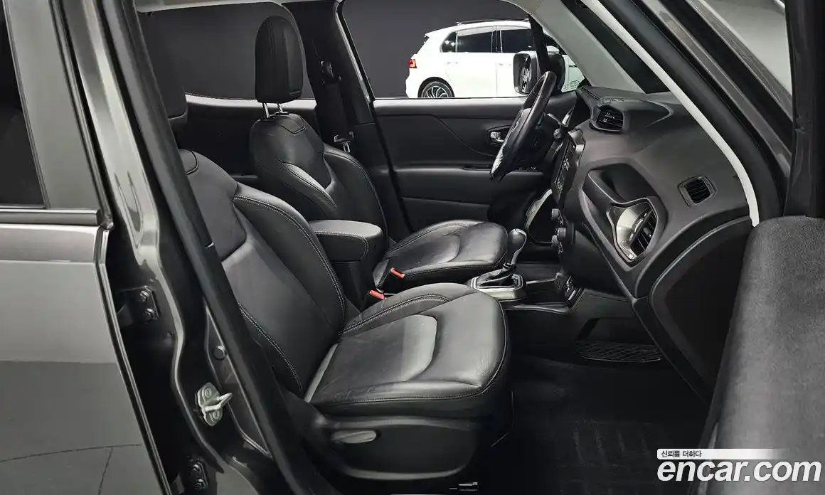 Jeep Renegade 2021 2.4 Автомат в Москве № 609483, фото 10