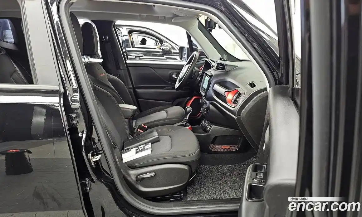 Jeep Renegade 2018 2.0 Автомат в Москве № 609646, фото 11