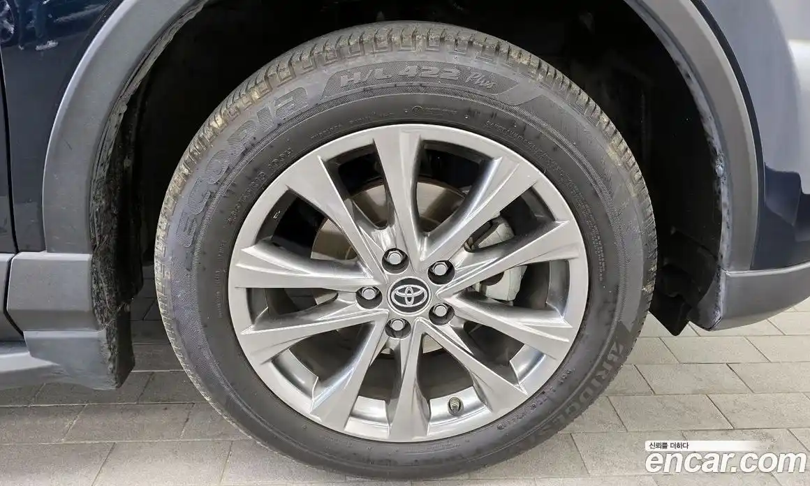 Toyota RAV4 2018 2.5 Автомат в Москве № 609807, фото 5