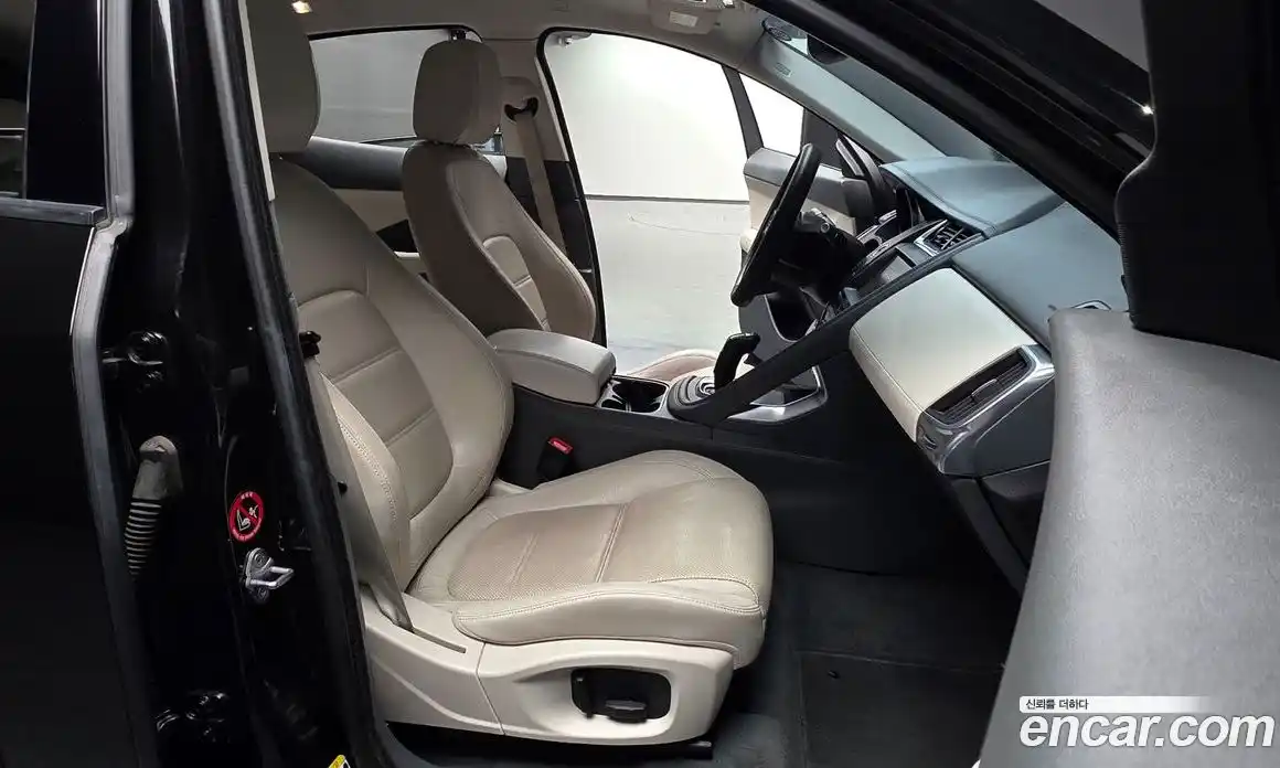 Jaguar E-Pace 2018 2.0 Автомат в Москве № 610782, фото 11