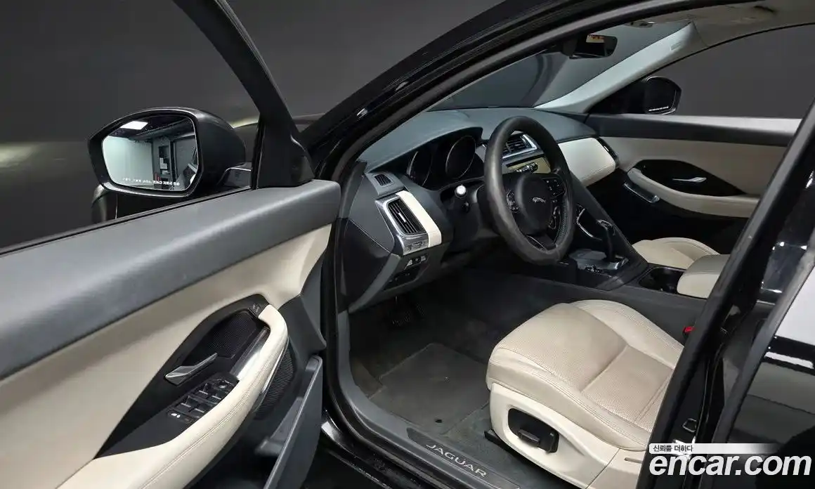 Jaguar E-Pace 2018 2.0 Автомат в Москве № 610782, фото 10