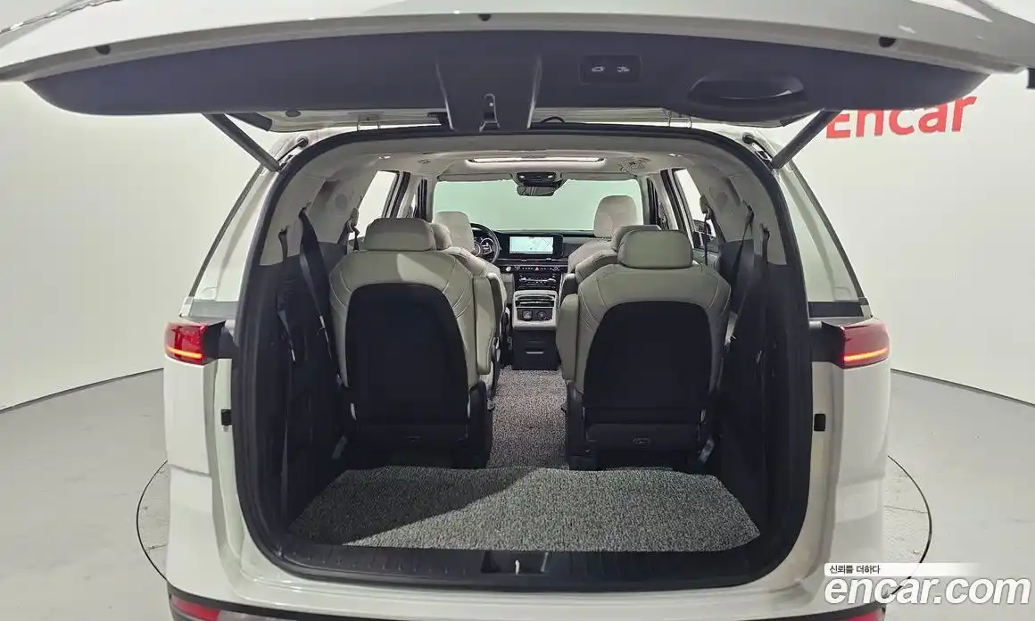 Kia Canival 2023 3.5 Автомат в Москве № 613171, фото 20