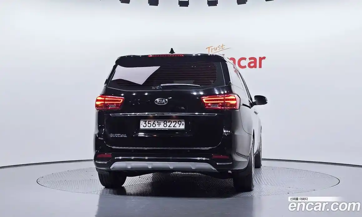 Kia Canival 2020 2.2 Автомат в Москве № 614035, фото 4