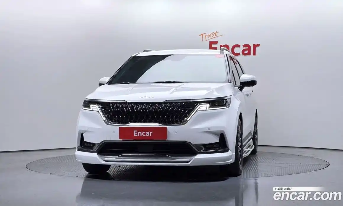 Kia Canival 2023 2.2 Автомат в Москве № 614090, фото 3