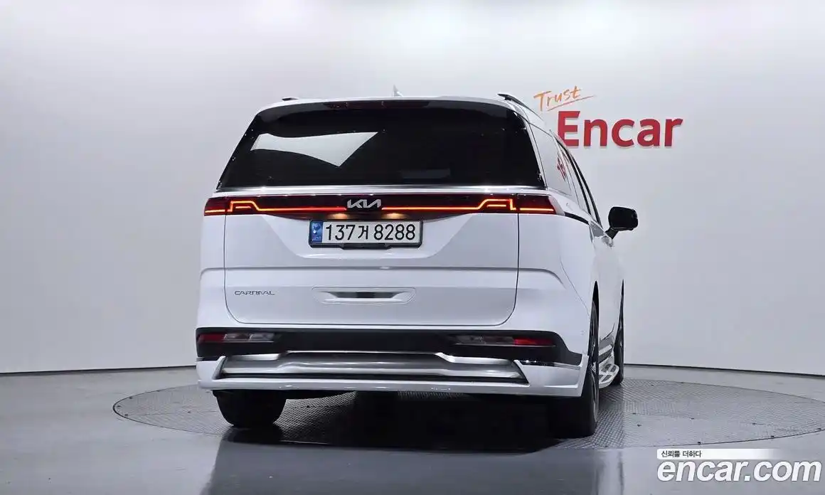 Kia Canival 2023 2.2 Автомат в Москве № 614090, фото 4