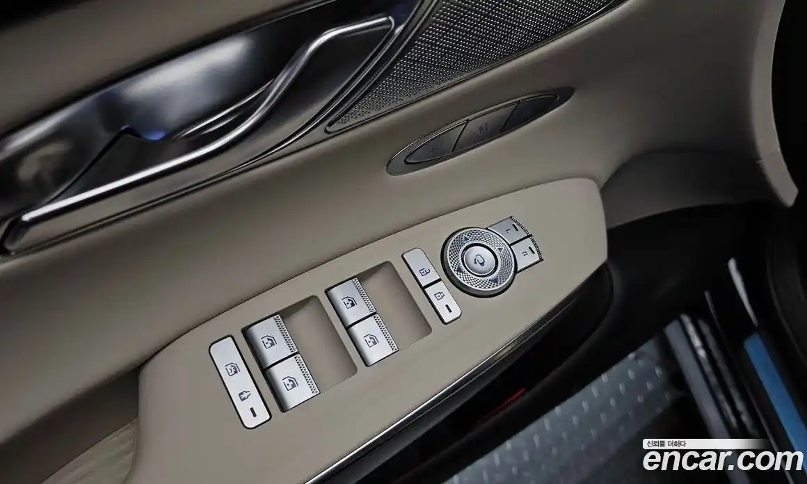 Genesis GV70 2023 2.5 Автомат в Москве № 614933, фото 16