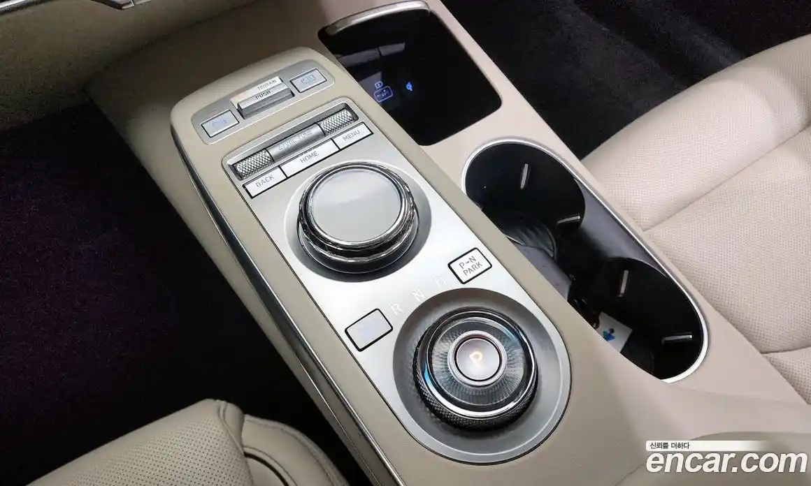 Genesis GV70 2023 2.2 Автомат в Москве № 614997, фото 9