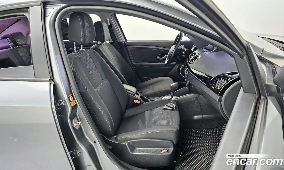 Renault SM3 2016 1.6 Автомат в Москве № 619724, фото 12