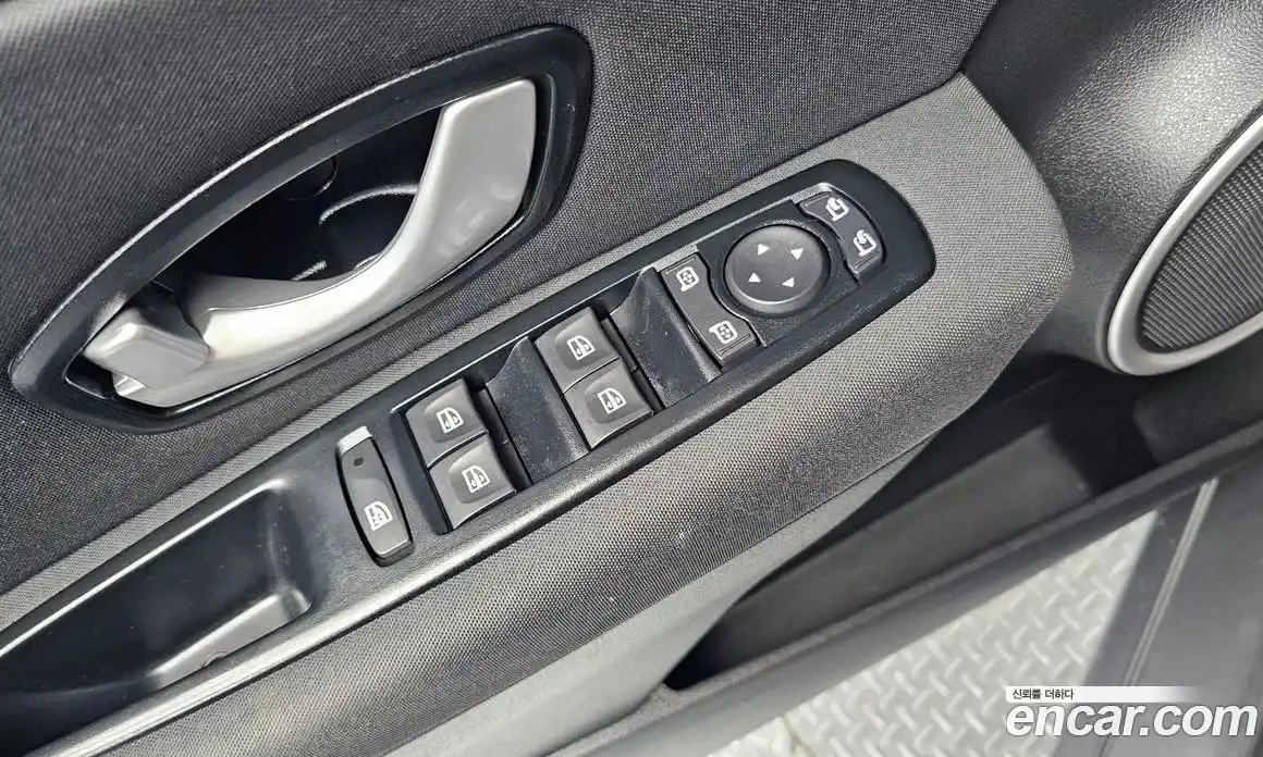 Renault SM3 2016 1.6 Автомат в Москве № 619724, фото 13