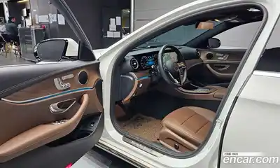 Mercedes-Benz E-Class 2022 2.0 Автомат в Москве № 622866, миниатюра 11