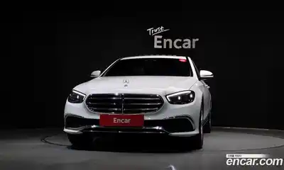 Mercedes-Benz E-Class 2022 2.0 Автомат в Москве № 622866, миниатюра 3